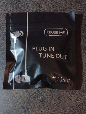 4/$30 New Wired In-Ear Earbud Headphones - Delta Airlines